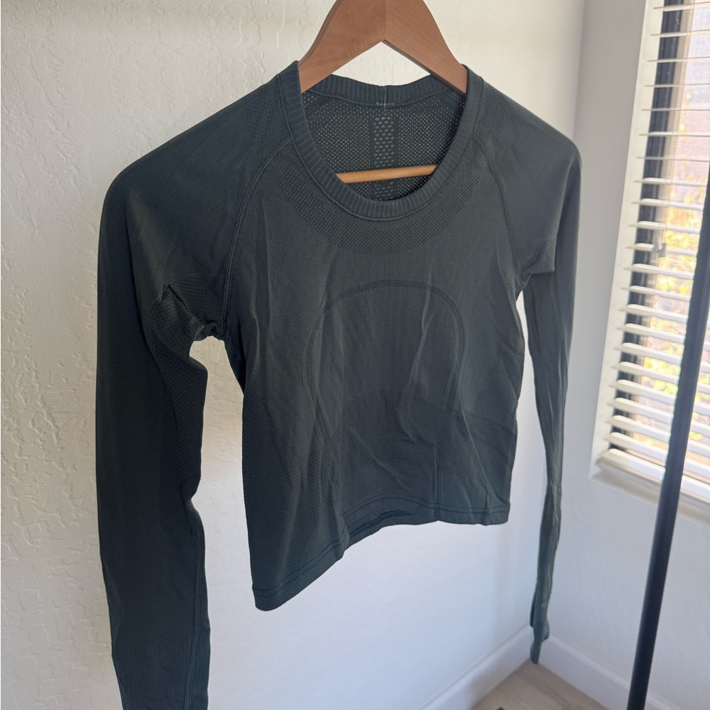 EUC-Lululemon swiftly tech long sleeve in Sz 2